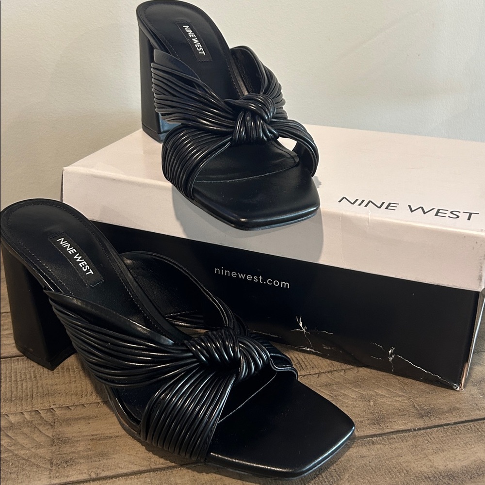 NWT Nine West Black Sandals Chunky Heels Knotted Top Slip Ons Versatile Size 9.5